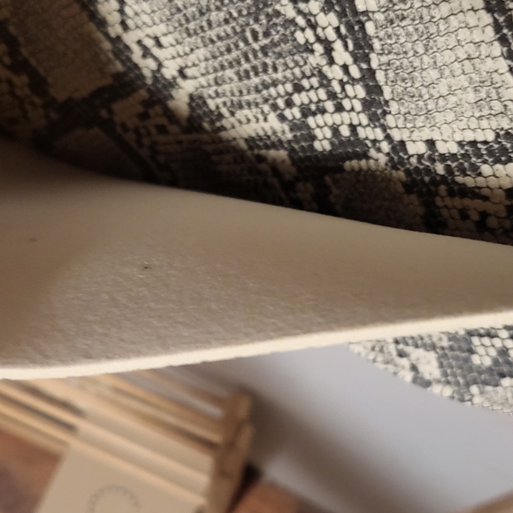 MUST GO, HUGE PRICEUnique, round handbag with tassels, animal print, super cool - Picture 4 of 4